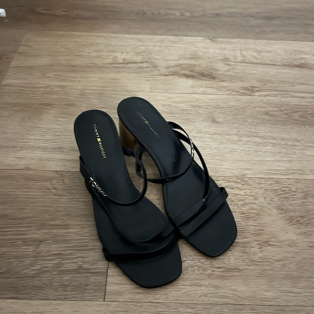 Tommy Hilfiger Black Women's strappy heeled Sandals